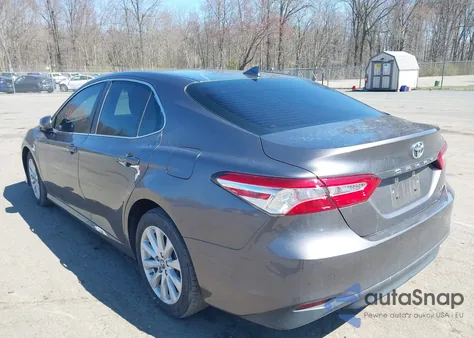2019 Toyota Camry Le z USA, uszkodzony, nr VIN 4T1B11HK9KU245615